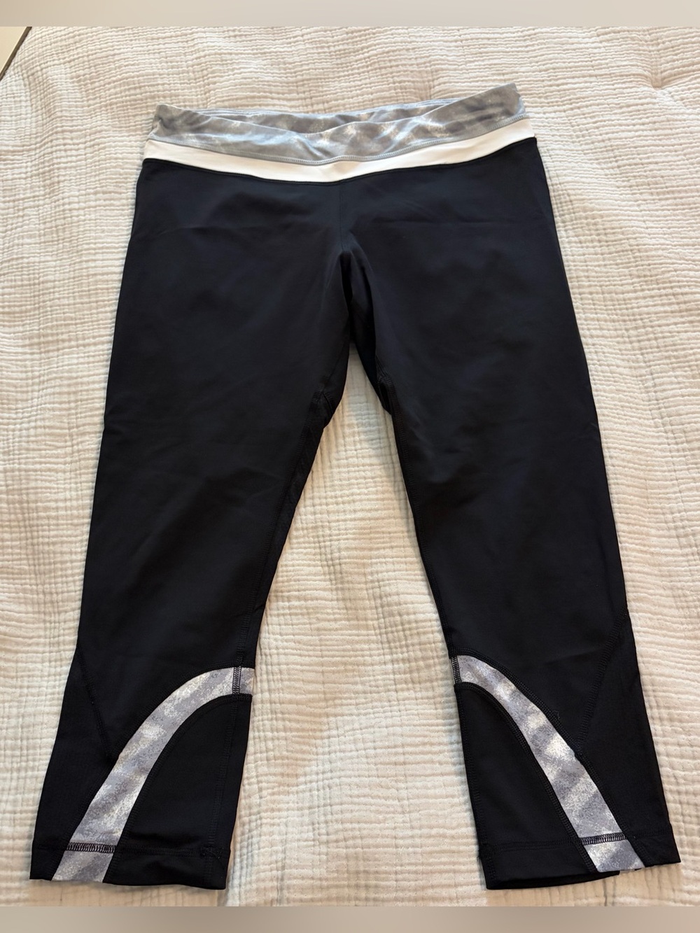 Lululemon Women’s Run Inspire Crop Black and Gray - SZ 10